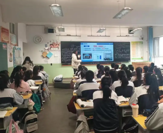 系统缺乏对个性化发展的重视虽新增数字化跨学科相关课程
