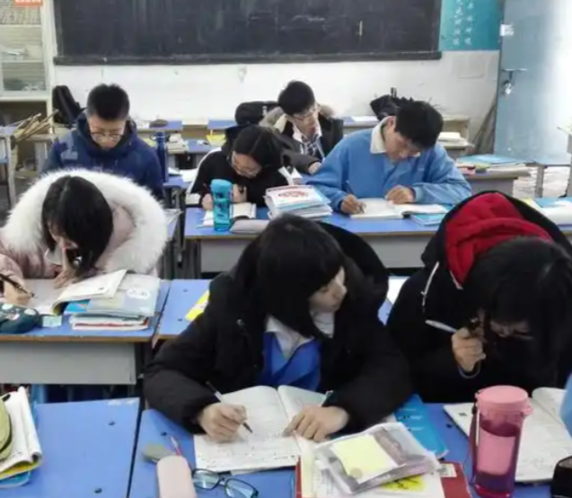 将学生睡觉情况归入学生健康监测和教育质量点评监测